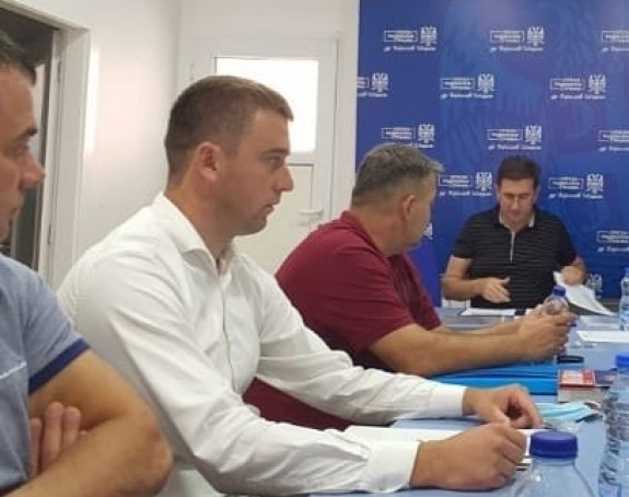 Ovako to SNSD radi: Za šefa turizma profesor matematike
