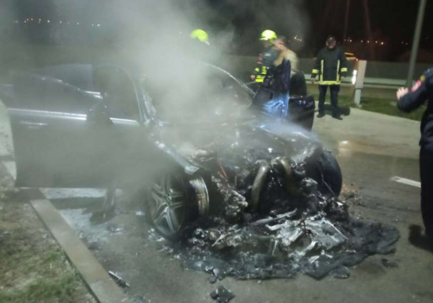 Изгорило возило на путу Бањалука - Лакташи