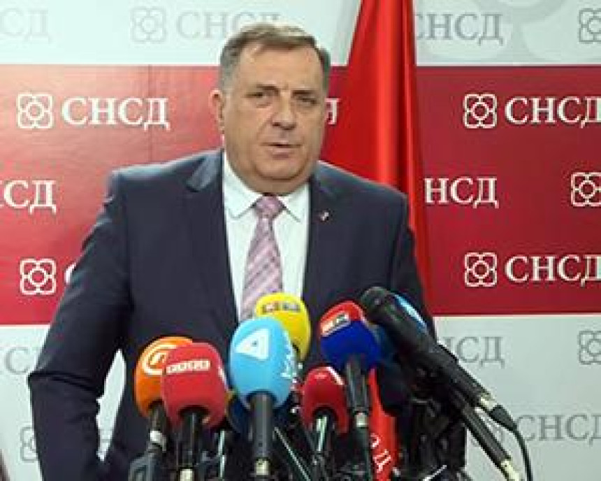 Dodik najavljuje pred izbore veće plate i penzije