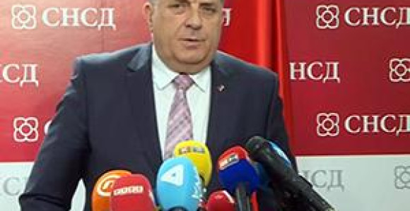 Dodik najavljuje pred izbore veće plate i penzije