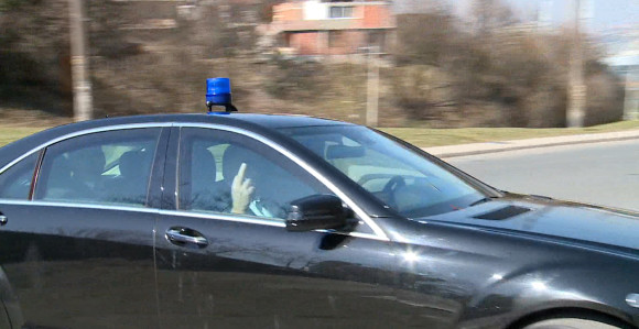 Dodikov prostakluk: Pokazao "srednji prst" kada je dolazio u Tužilaštvo! (FOTO/VIDEO)