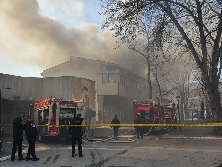 Veliki požar u zanatskom centru u Doboju (VIDEO)