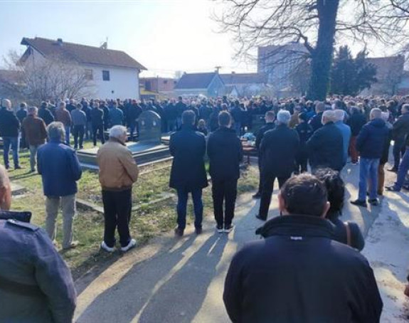 Na gradskom groblju sahranjen Radenko Bašić