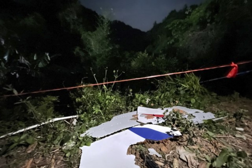 Pronađen motor aviona koji se srušio u Kini