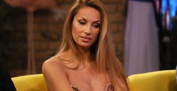 Ради Манојловић севнула цица маца испод хаљине?!