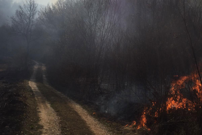 Ugašena dva požara, aktivni trenutno nisu prijetnja