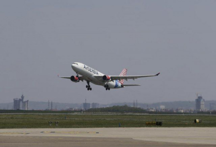 Srbija: Avion sa 260 putnika opet vraćen u Beograd