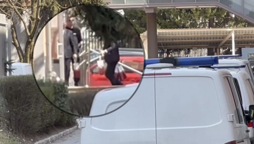 Dodikovi pokloni tužiocima vraćeni na ulazu u zgradu