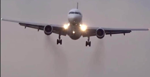 Otet putnički avion u Italiji, poletio ka Francuskoj