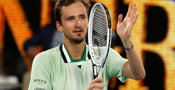 Medvedev izgubio od Hurkača, Novak ostaje "broj 1"