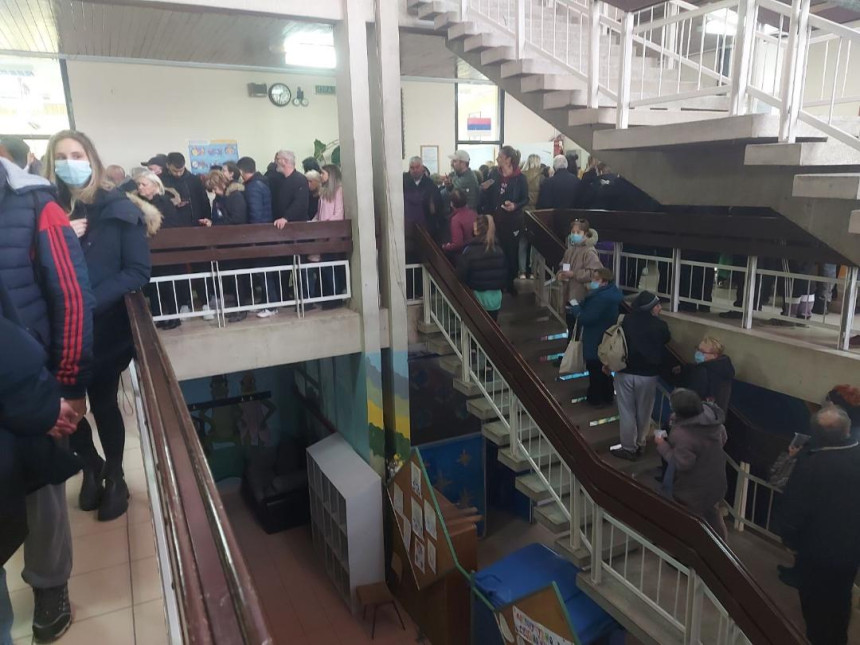Избори: Гужве на биралиштима у Куршумлији