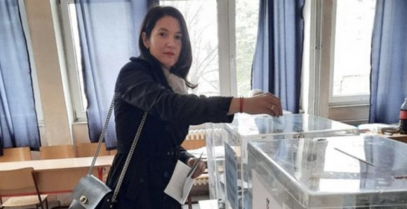 Poslanica Jelena Trivić jutros glasala u Zemunu