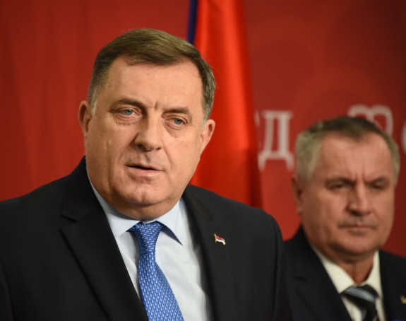 Додик у Бањалуци, Вишковић гласао у Београду