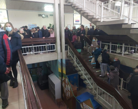 Izbori: Gužve na biralištima u Kuršumliji