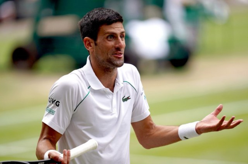 Novak Đoković na "klimavom" vrhu, Federer nikad gori