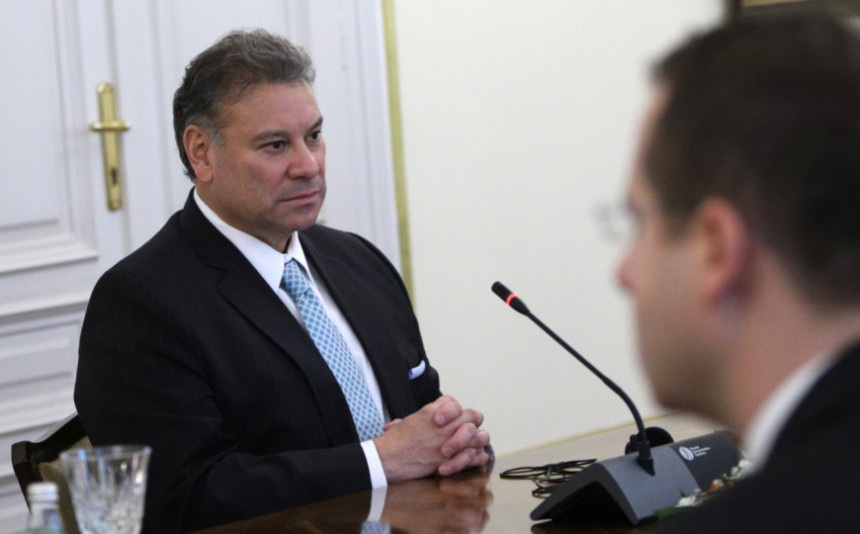 Problem u BiH je politička korupcija i ostanak na vlasti