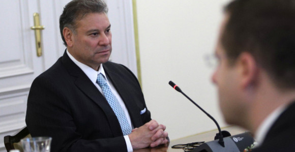 Problem u BiH je politička korupcija i ostanak na vlasti