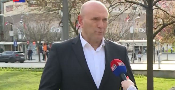 Vlast sluša druge i uvodi sankcije Rusiji na svoju štetu