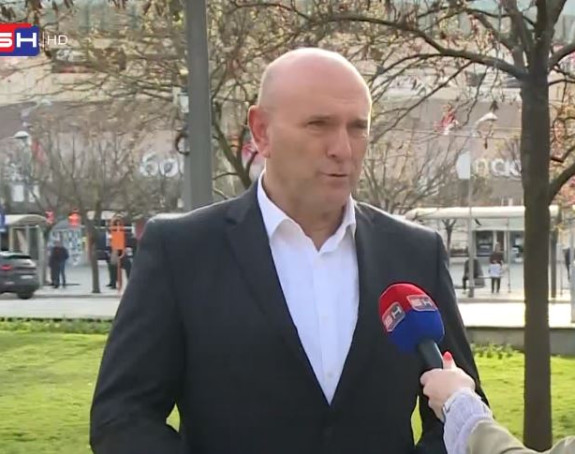 Vlast sluša druge i uvodi sankcije Rusiji na svoju štetu