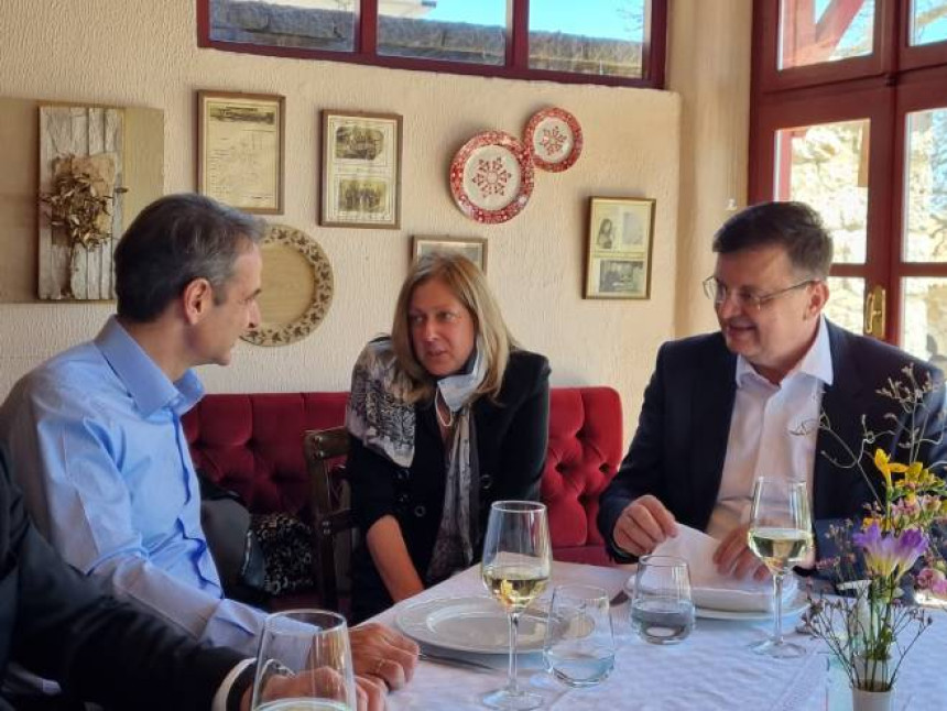 Tegeltija na ručku sa Micotakisom