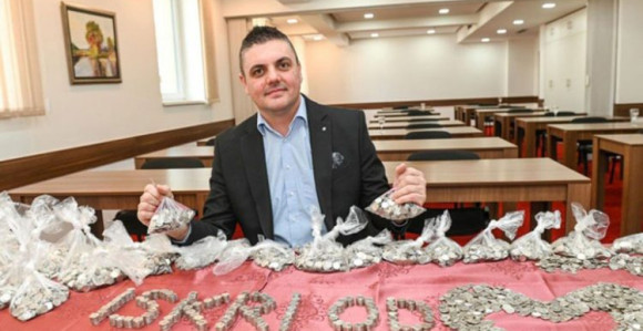 BL: Konobar darovao ušteđevinu od 20.000 kovanica