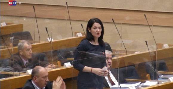 "Nije Vučić otvorio 250 fabrika tako što je svima gurao prst u oko"