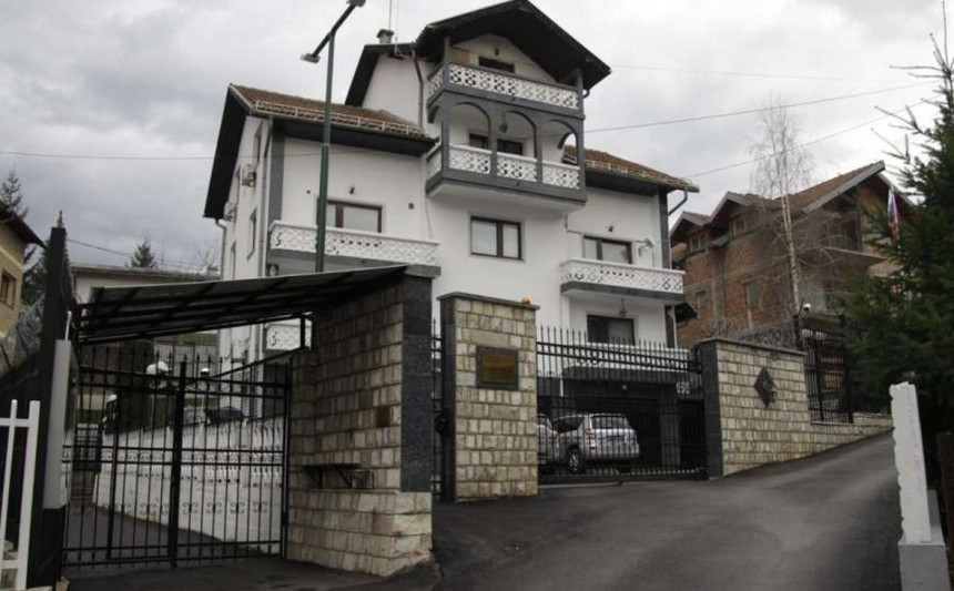 Ambasada Rusije reagovala na Šmitovu odluku