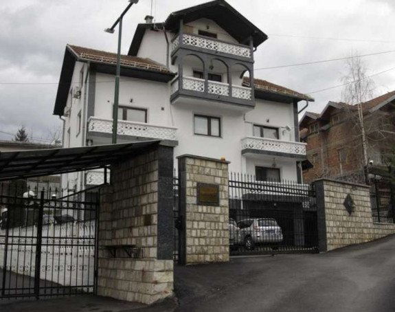 Ambasada Rusije reagovala na Šmitovu odluku