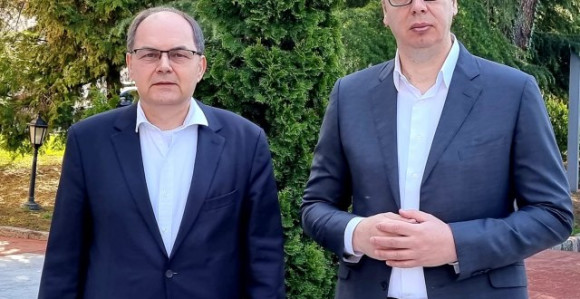Vučić sa Šmitom o situaciji u regionu, posebno u BiH