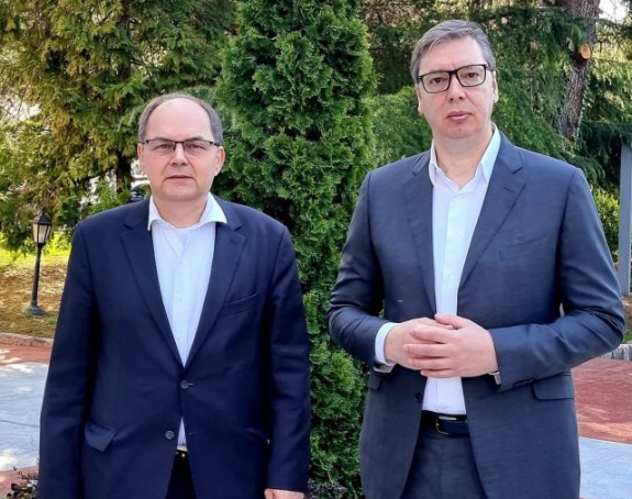 Vučić sa Šmitom o situaciji u regionu, posebno u BiH