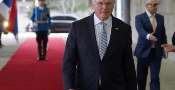 Hil: Prioritet da shvatim sta se dešava u Srbiji