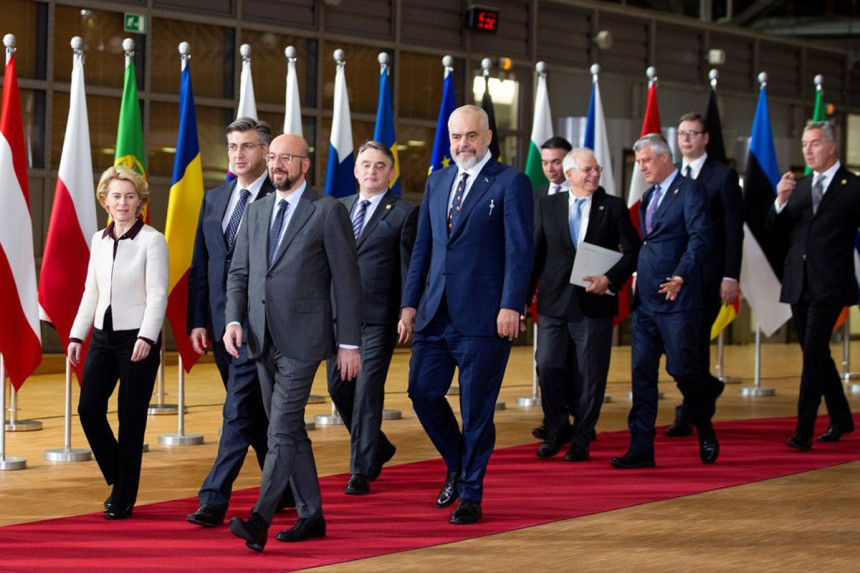 Non-pejperi koji su potresli region nestali preko noći