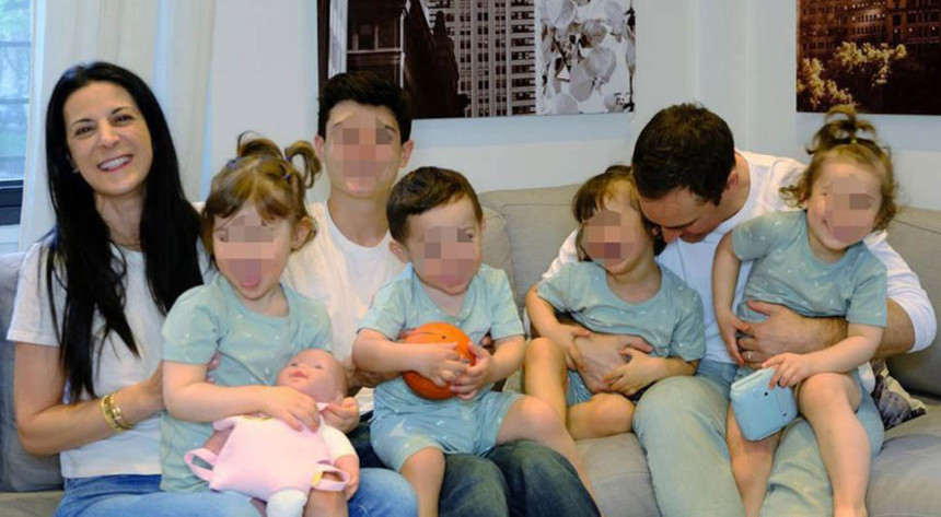 Amerikanka za 13 meseci dobila četvoro dece!