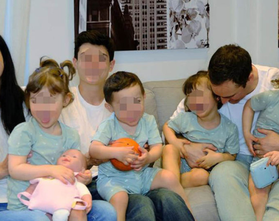 Amerikanka za 13 meseci dobila četvoro dece!