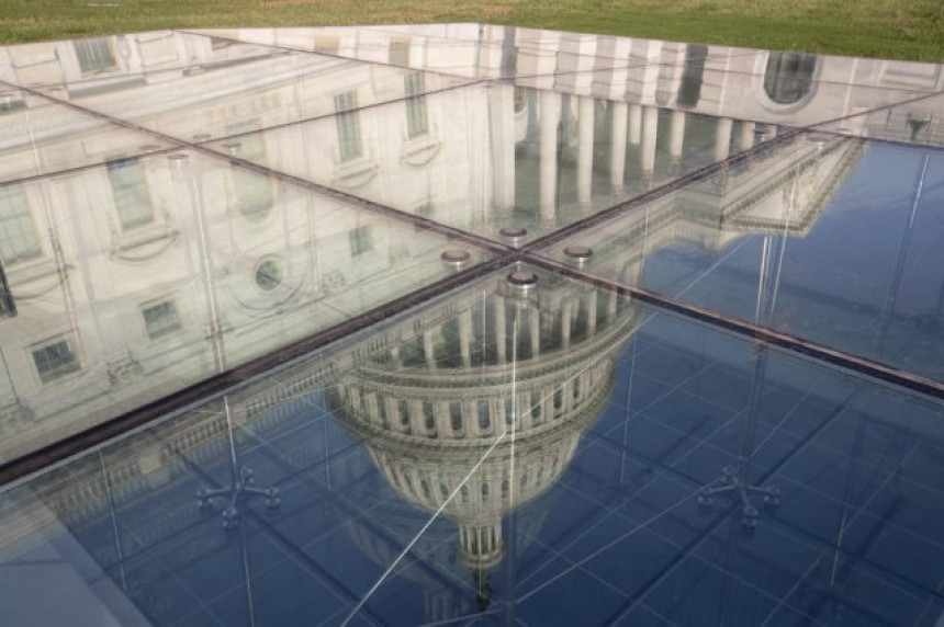 Zbog preleta vojnog aviona evakuisan Kapitol hil