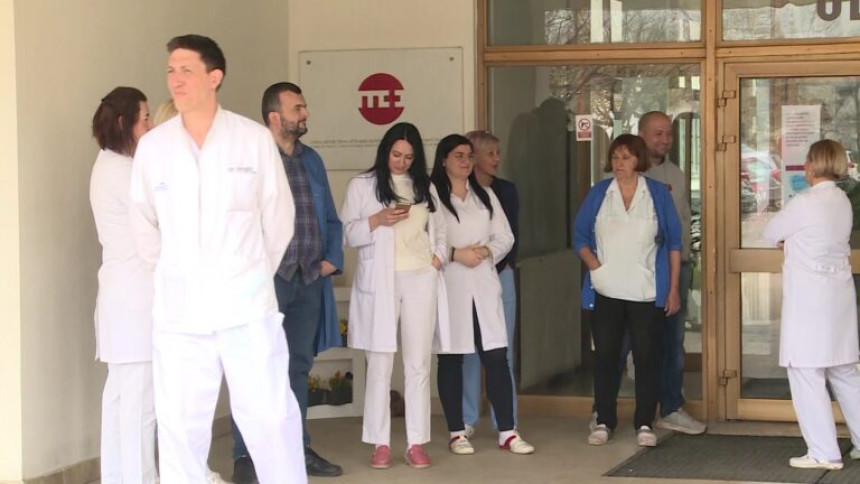 Медицински радници Приједора траже по 500 КМ од града