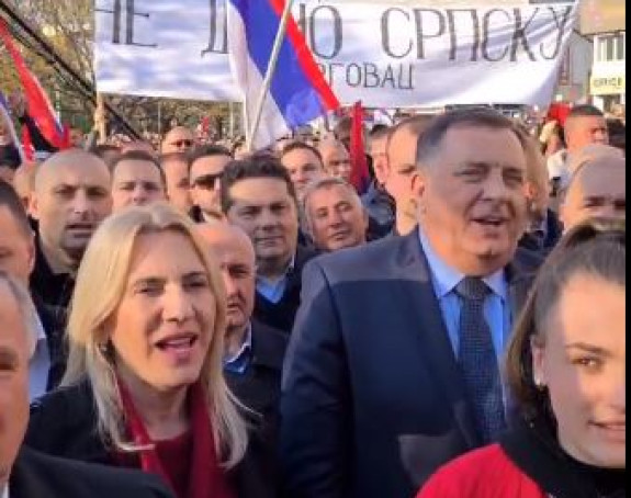 I Predsjednica Srpske zapjevala na skupu (VIDEO)
