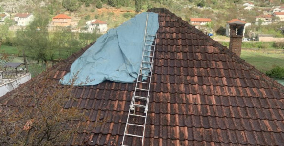 Prve fotografije kuće u Stocu na koju se obrušila stijena