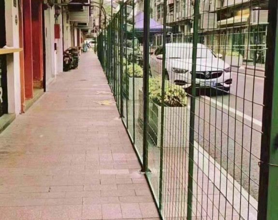 Rigorozne mjere zbog korone: Kavez za ljude u Šangaju