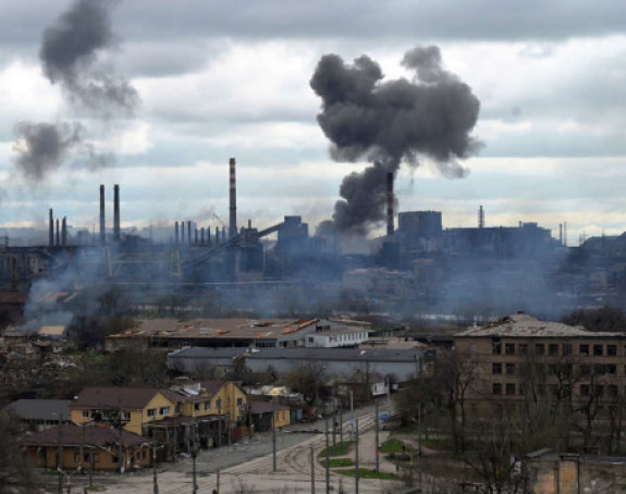 Арестович: Руске снаге нападају фабрику Азовстаљ