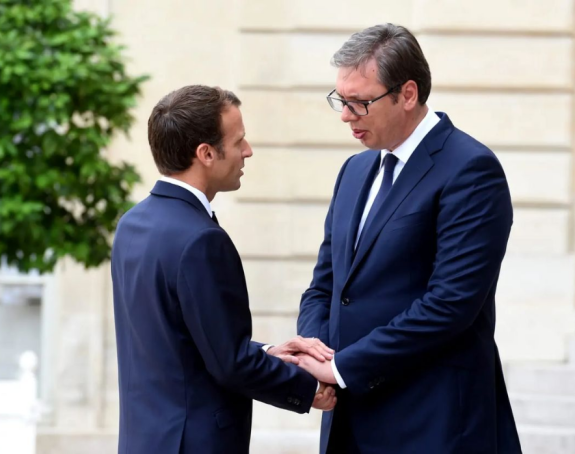 Vučić čestitao Makronu reizbor za predsjednika