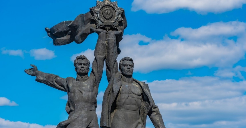 Kijev: Biće uklonjen kip prijateljstva sa Rusijom