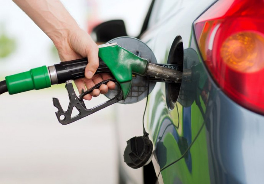 Hladan tuš za vozače: U FBiH gorivo pojeftinjuje, u Srpskoj cijene skaču