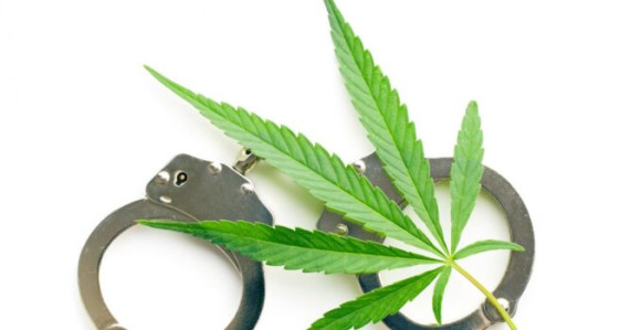 Nakon sudara po autoputu se rasuli paketi marihuane!