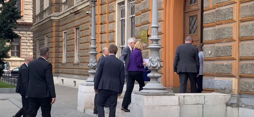 Delegacija SAD stigla u BiH, evo ko ih je dočekao
