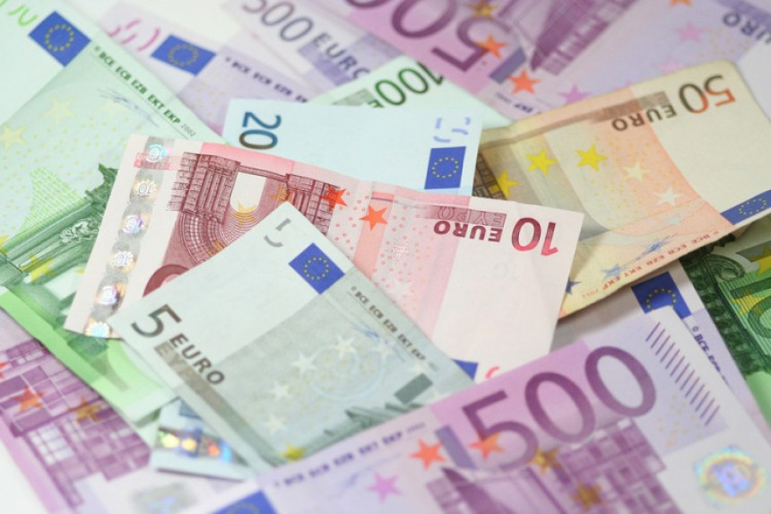 Nemac pronašao 150.000 evra u kuhinjskim ormarićima!