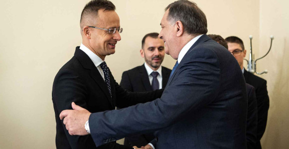 Sijarto poručio: Mađarska protiv sankcija Dodiku