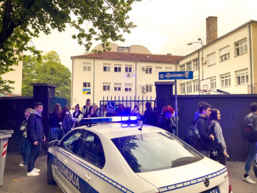 Serija dojava o bombama u 22 škole u Beogradu