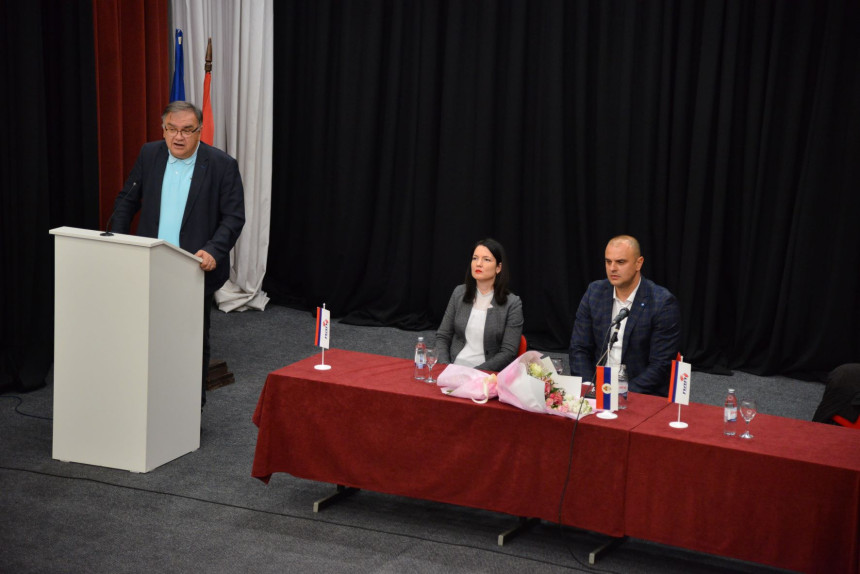 Kako nema novca za borce, a ima za preskupe softvere?