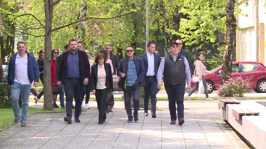 Sindikalci ne odustaju od toplog obroka i regresa